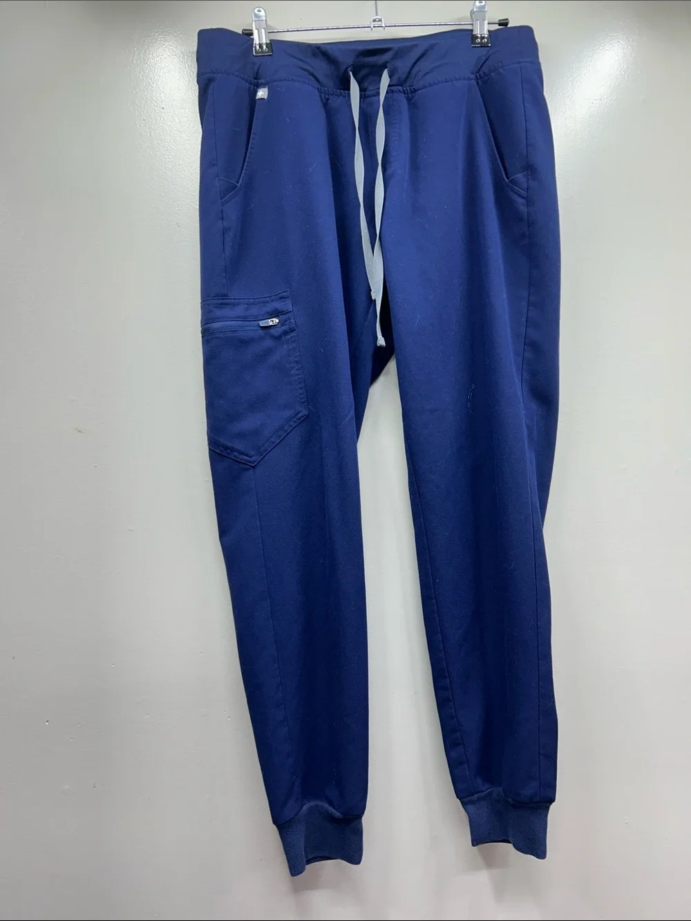 Figs Men's Navy Jogger Scrub Pants with Cargo Pocket